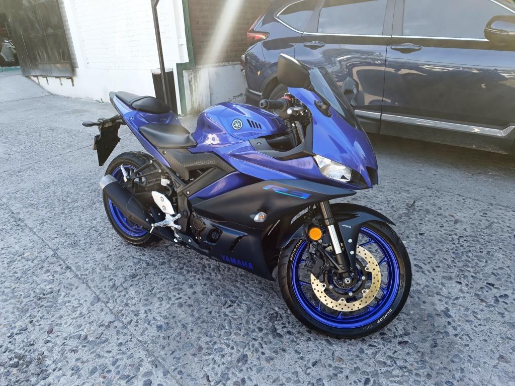 YAMAHA R3